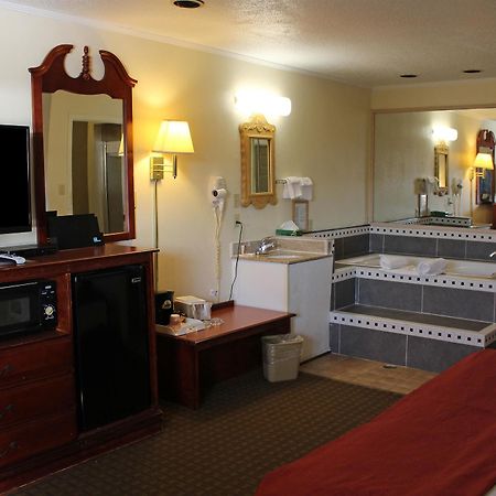 Lake View Inn & Suites Killen 외부 사진