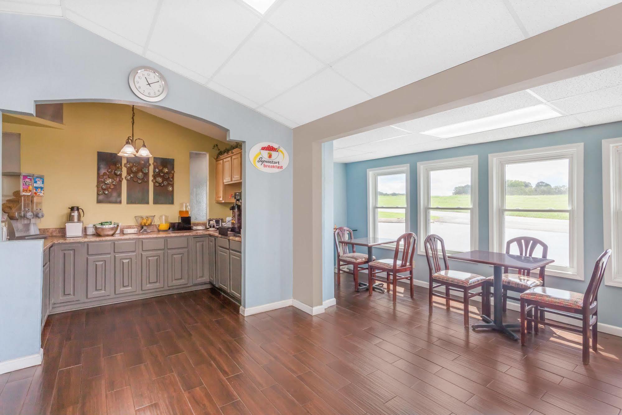 Lake View Inn & Suites Killen 외부 사진