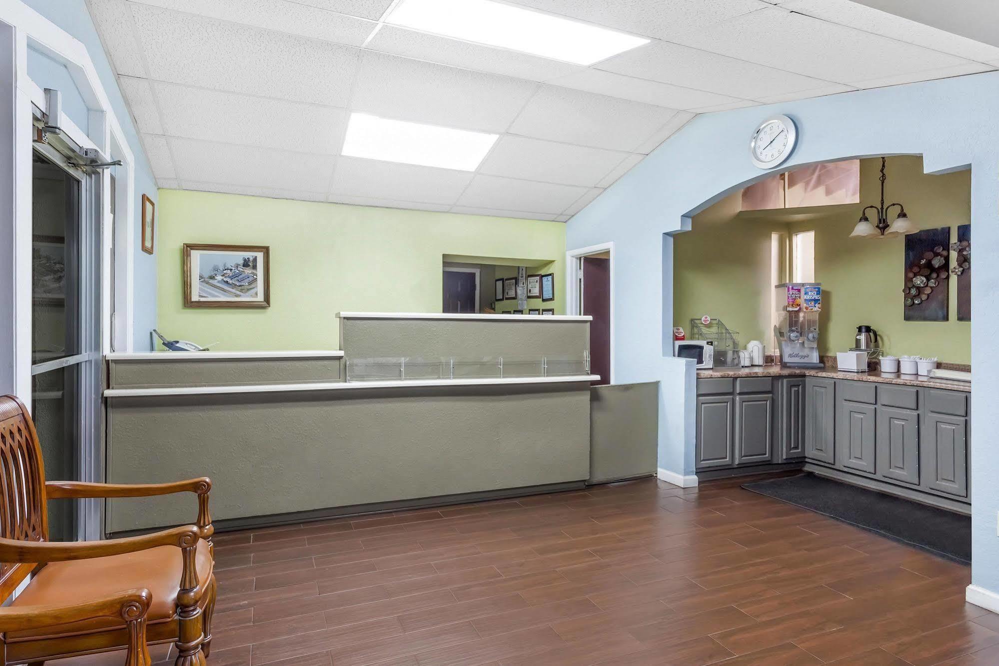 Lake View Inn & Suites Killen 외부 사진